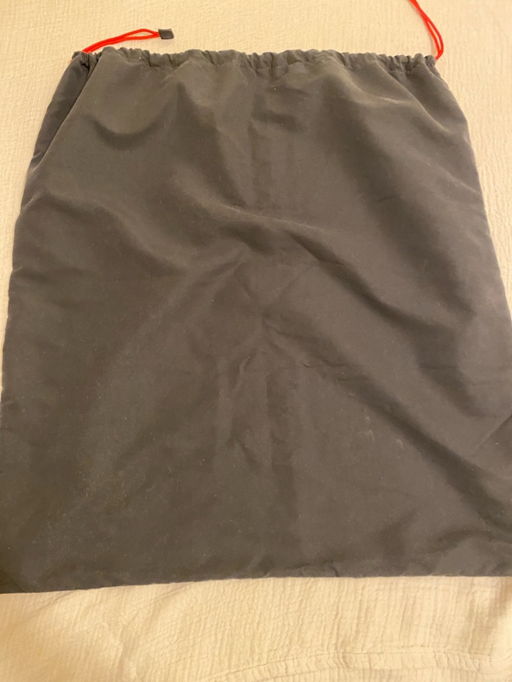 Tumi Black Dust Cover with Red Drawstrings - Picture 2 of 4